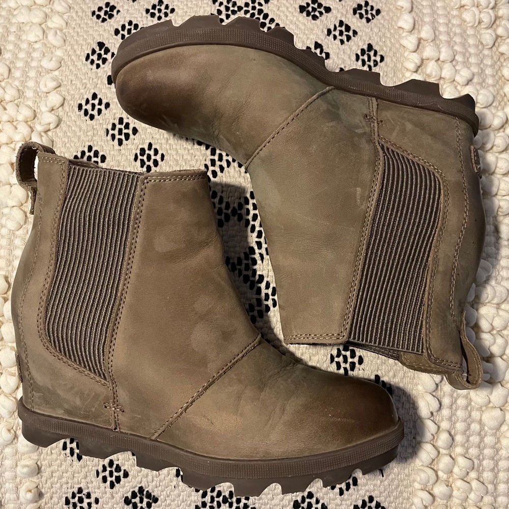 Sorel Joan of Arctic II wedges.